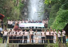Jelang Hari Bhayangkara, Polres Magetan Bersihkan Kawasan Air Terjun Tirtosari