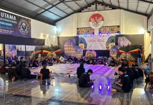 Akademisi UGM dan Seniman Ponorogo Gelar Diskusi Kajian Ergonomi Dadak Merak