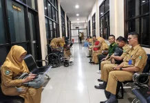 Ratusan Bakal Calon Kepala Sekolah Urus SKBN di RSUD dr. Sayidiman Magetan