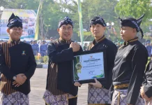 Dedikasi Jaga Kondusivitas Wilayah, Kapolres Madiun Terima Penghargaan