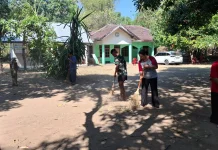Satgas TMMD Bersama Umat Buddha Bersihkan Vihara Vimalakirti