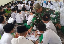 Perpustakaan Keliling TMMD ke-129 Diserbu Siswa