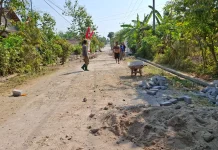Wajah Jalan Poros Desa Bulu Lor Berubah Berkat TMMD ke-129
