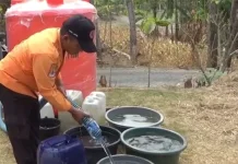 BPBD Ngawi Responsif Distribusikan Air Bersih Atasi Kekeringan di Ratusan KK