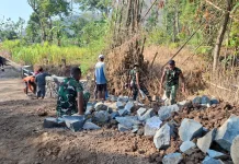 Saluran Air Penentu Ketahanan Jembatan Bibis Program TMMD