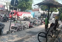 SABAR!! Abang Becak di Madiun Tetap Semangat Mengais Rezeki