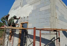 Kejar Target, Satgas TMMD dan Warga Kebut Rehab RTLH Milik Puguh