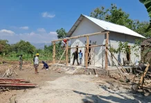 Rumah Puguh Hampir Rampung, Satgas TMMD dan Warga Fokus Selesaikan Teras