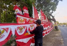 In This Economy, Penjual Bendera Agustusan Keluhkan Sepi Pembeli