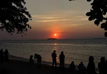 Pesona Pantai Tanjung Gelam, Surga Sunset di Karimunjawa