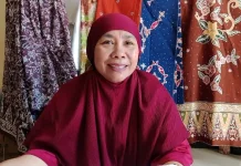 Jejak Canting Sri Rungkana: Mengukir Kasih Keluarga dan Pakem Bunga di Batik Tulis N