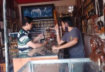 Jimmy, Pelestari Keris di Kios Pasar Joyo Madiun