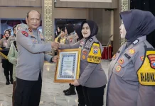 Brigpol Riztania Ayu Prasanthi Raih Penghargaan dari Kapolda Jatim