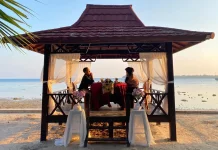 Makan Romantis Sambil Menikmati Sunset Karimunjawa