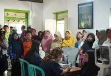 Ratusan Warga Serbu Baksos dan Pasar Murah Haul KH Ali Rahmat Pondok Ngujur Madiun