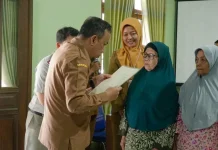 Seratus Lebih Warga Sempol Magetan Terima Sertifikat PTSL