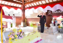 Khofifah Ziarah ke Makam RMTA Soerjo di Magetan Jelang Hari Jadi Jatim