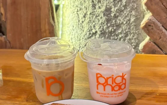 Menikmati Suasana Brickmad Coffee