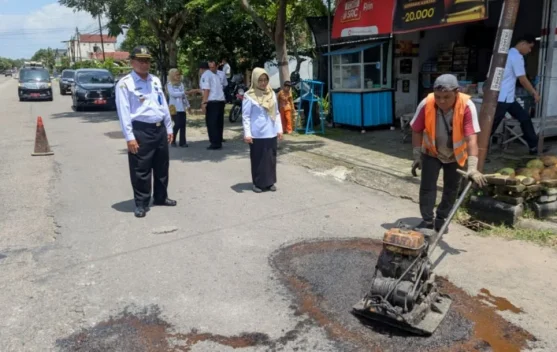 Bupati Magetan Tinjau Perbaikan Jalan jelang Mudik Lebaran
