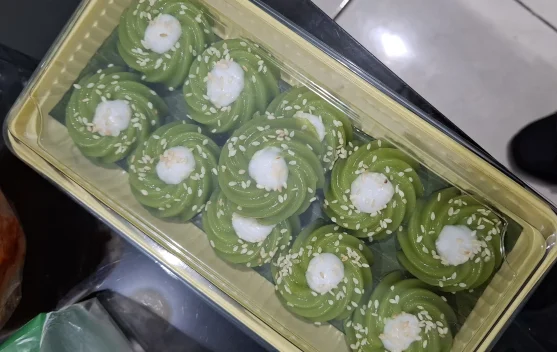 Kue Kaswi Pandan Jadi Primadona Hampers Lebaran 2026