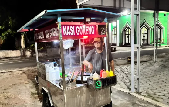 Nasi Goreng Keliling Favorit Warga Dolopo
