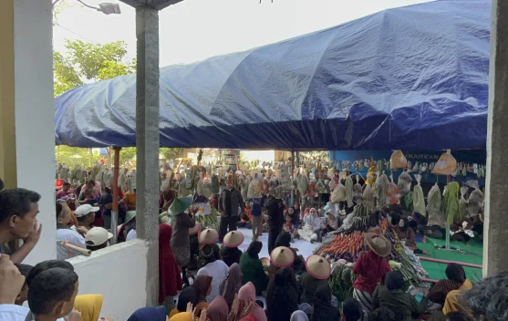 Sukses Menggelar Bersih Desa Secara Swadaya, Mampu Membuat 2 Gunungan Hasil Bumi