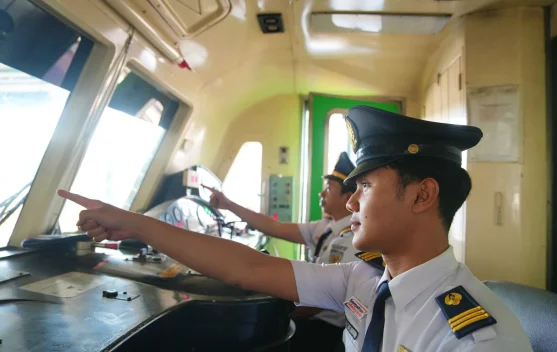 Edukasi Posisi Duduk Ergonomis Bagi Operator Kereta Api