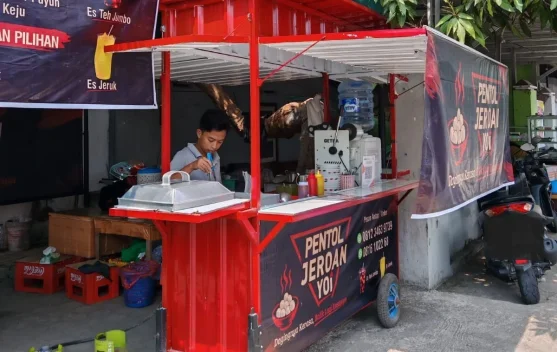 YOI Kelola Lapak Pentol dengan Sistem Perusahaan Modern