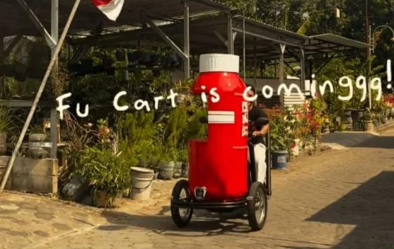 Gerobak Berbentuk Botol, Strategi Kreatif Anak Muda Madiun Jual Minuman Kekinian