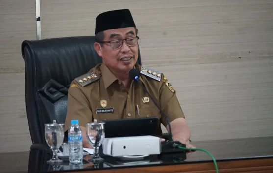 Bupati Madiun Hari Wuryanto Lepas Purna Tugas Tujuh Pejabat Pemda