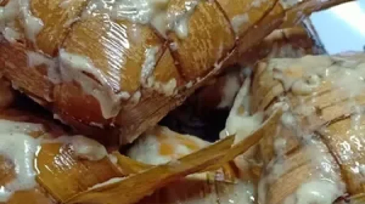 Katupek Sipuluik, Kuliner Khas Sumbar Favorit di Bulan Ramadan