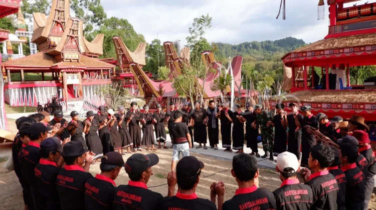 Tari Ma’Badong Simfoni Duka bagi Masyarakat Toraja