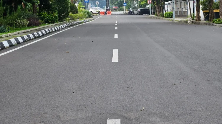 Perbaikan Jalan Perintis Makassar Terus Dilakukan