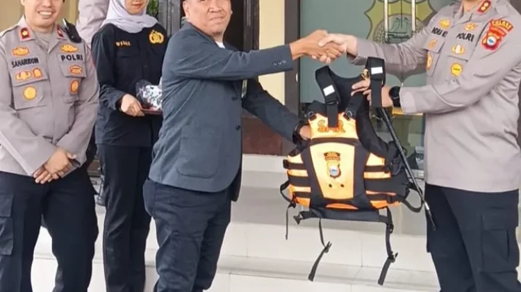 Kapolres Parepare Terima Peralatan SAR Dukungan dari Bank Sulselbar