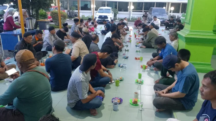 Masjid Al Muawanah RRI Makassar  Siapkan Takjil Selama Ramadhan