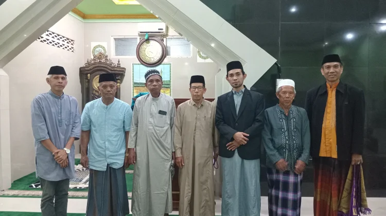 Ratusan Warga Padati Tarawih Perdana Masjid AL-QADRI