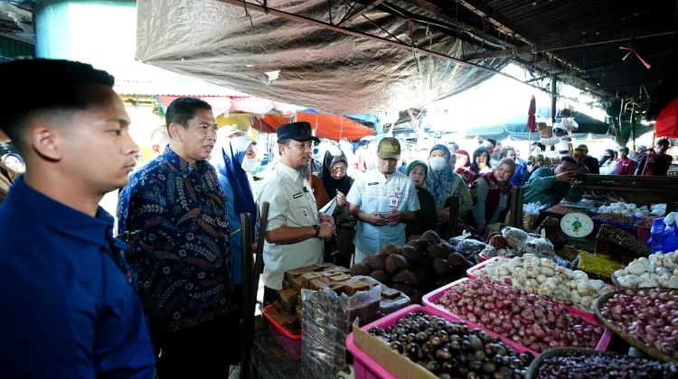 Sidak Pasar, Gubernur Sulsel: Harga Sembako Relatif Terkendali