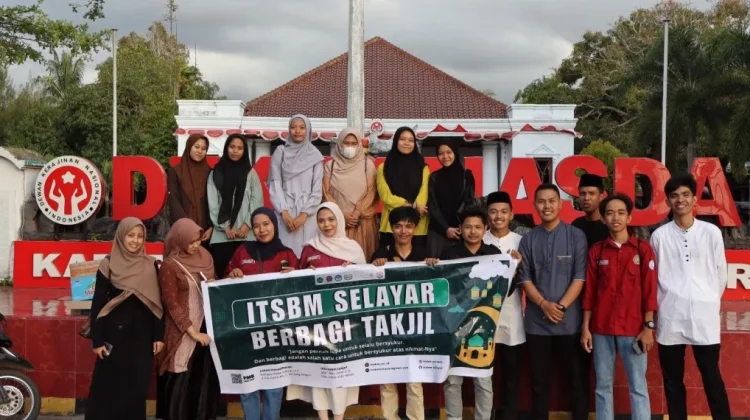 Sambut Milad ke-4, ITSBM Selayar Bagi Takjil dan Buka Puasa Bersama