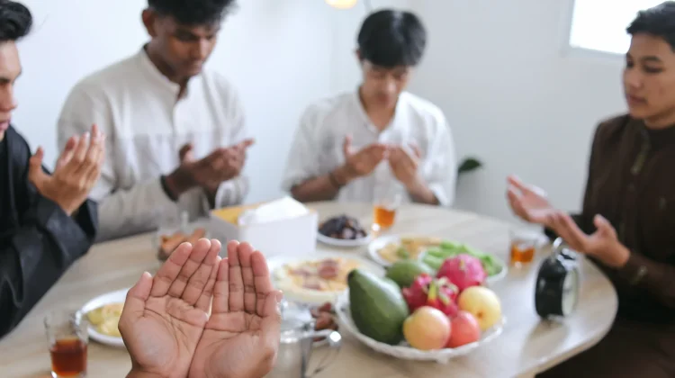 Pahala Memberi Makan Berbuka di Bulan Ramadan