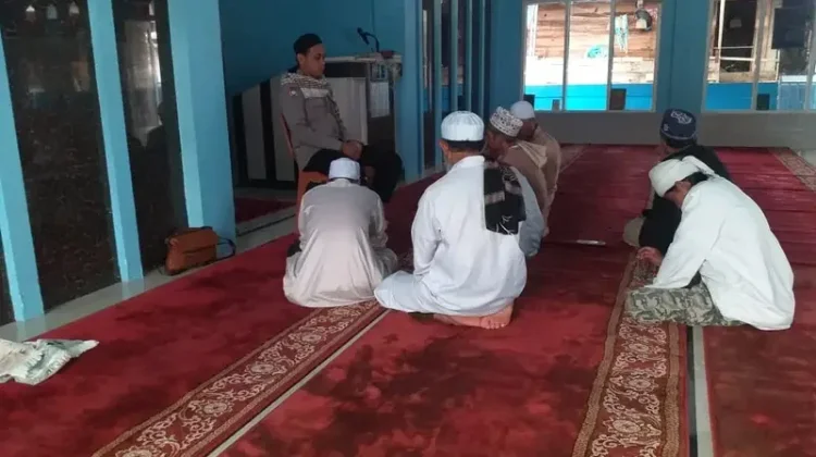 Polisi Santri Polres Enrekang Edukasi Warga