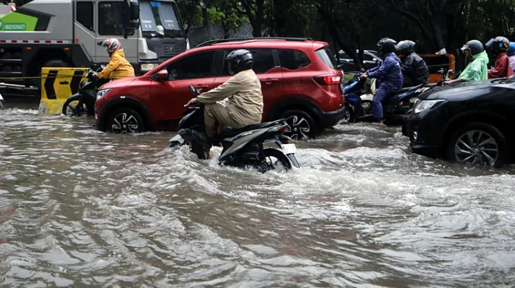 Hujan Lebat Guyur Sejumlah Wilayah, BMKG Imbau Waspada