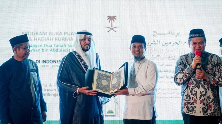 Ribuan Jamaah Nikmati Buka Puasa Program Raja Salman di Makassar