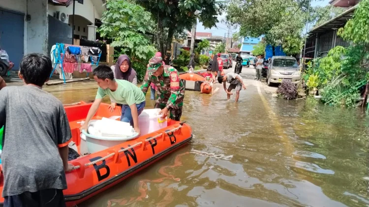Kodim 1408/Makassar Bergerak Cepat Bantu Warga Terdampak Banjir