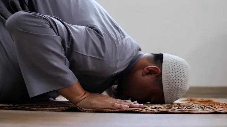 Harmoni Iman dan Kesehatan dalam Gerakan Sujud