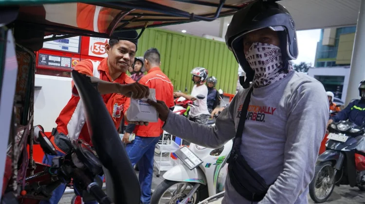 Pertamina Sulawesi Berbagi Takjil di 178 SPBU