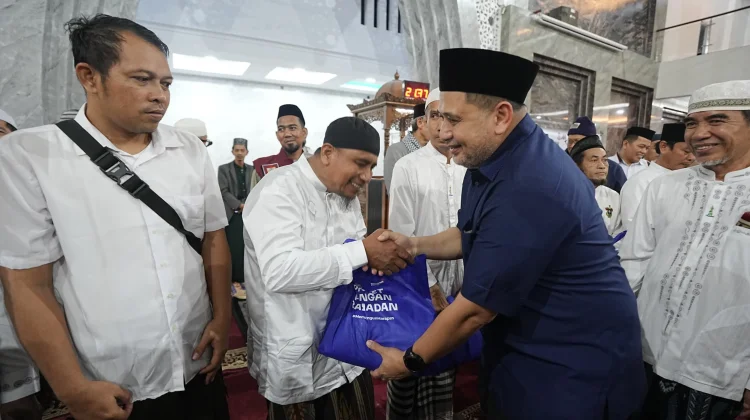 Safari Ramadan, Munafri Salurkan Bantuan Pangan ke Imam Masjid dan Pengurus Jenaza