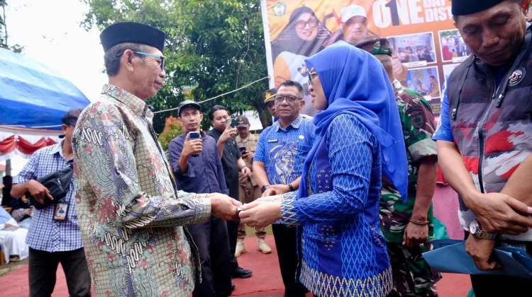 Bupati Gowa Kunjungi Keluarga Miskin Ekstrem di Tompobulu