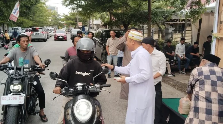 Syamsul Rizal bersama PKB Sulsel Berbagi Takjil