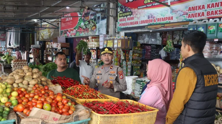 Polres Maros Pastikan Ketersediaan dan Harga Sembako di Pasar Aman