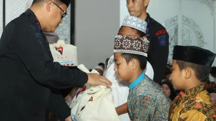 Satuan Brimob Polda Sulsel Peduli Anak Yatim